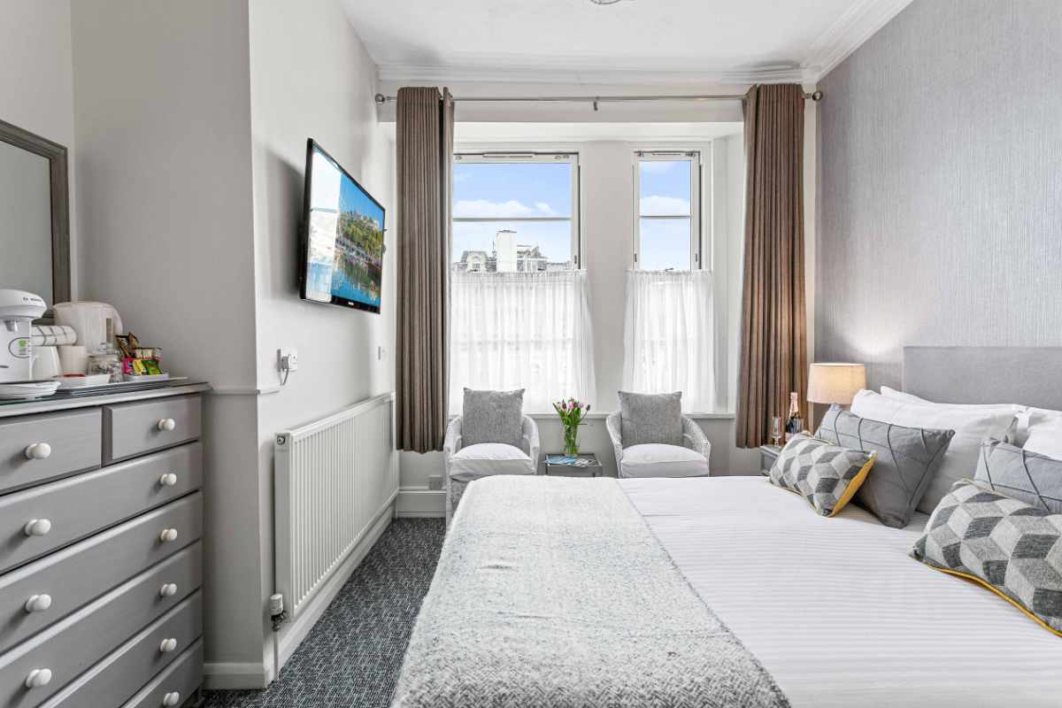 Hotel for sale in Torquay, Devon - STUNNING GUEST HOUSE IN A PERFECT LOCATION