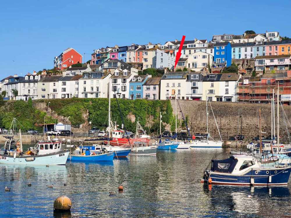 A Beautifully Presented 5-bedroom ‘wow-factor’ guest house with Exceptional Forward Bookings