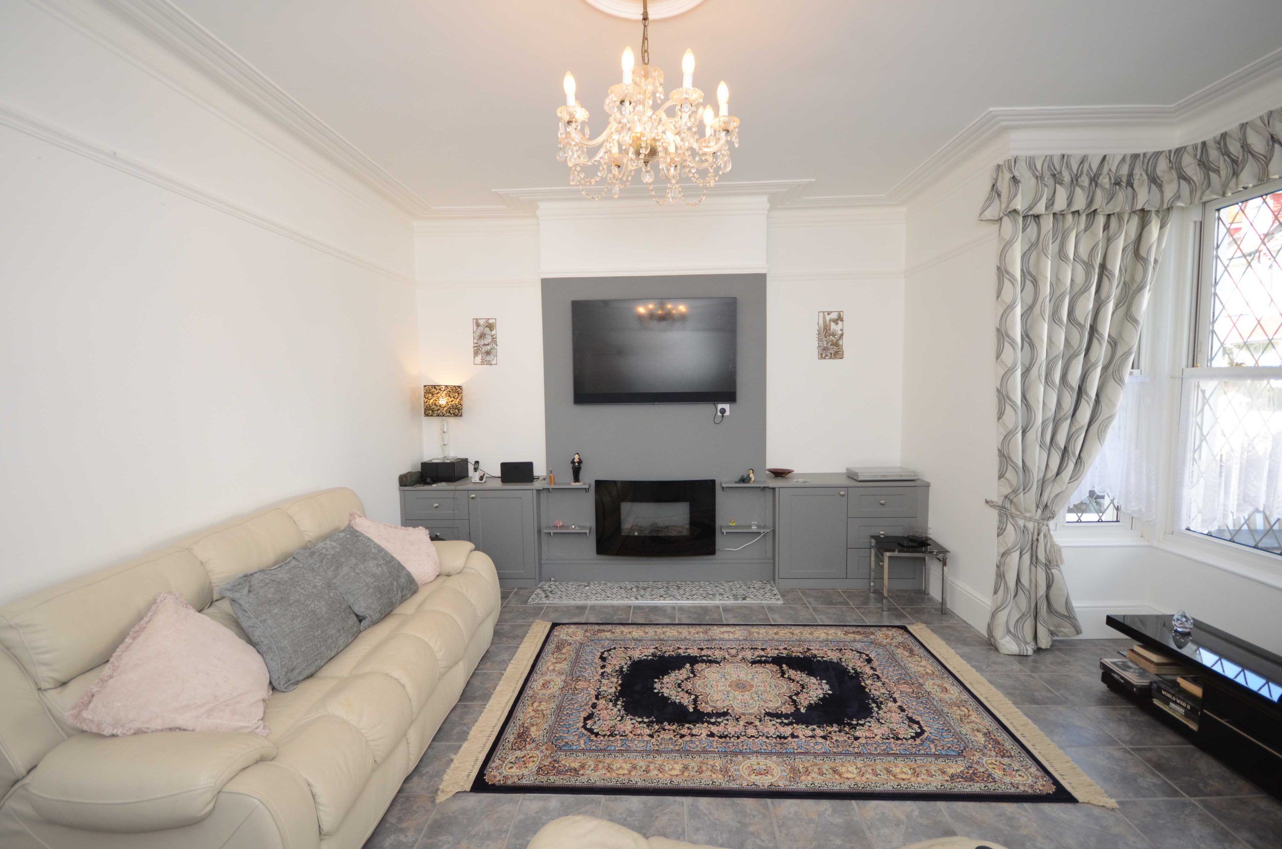 A wonderful Guesthouse, Home with Income or family home, this property has it all