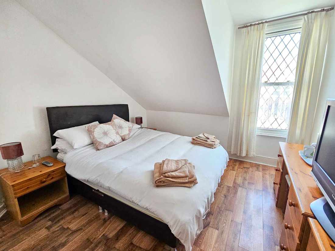 Hotel for sale in Paignton, Devon - A wonderful Guesthouse, Home with Income or family home, this property has it all
