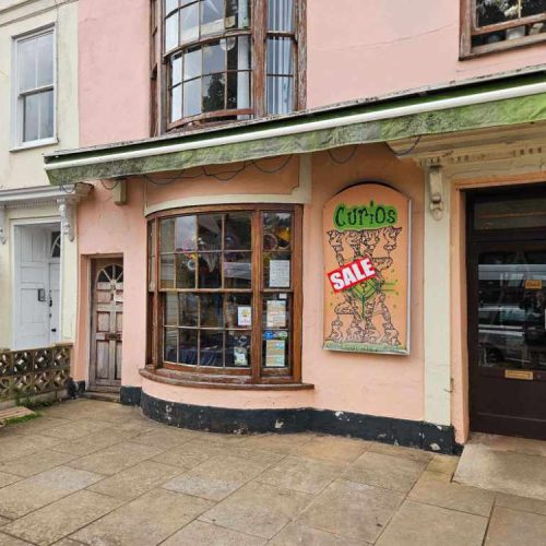 Retail store for sale in Dawlish, Devon - A vacant retail unit in a prime location to Let
