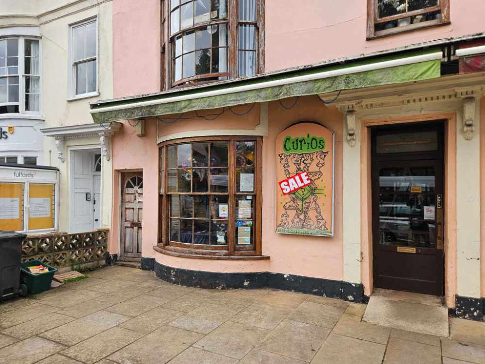 A vacant retail unit in a prime location to Let