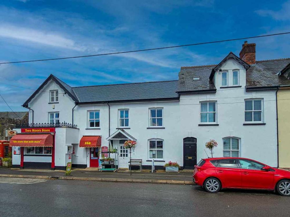 A high-income producing village convenience store