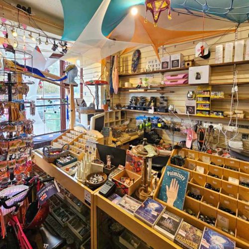 Retail store for sale in Dawlish, Devon - A vacant retail unit in a prime location to Let