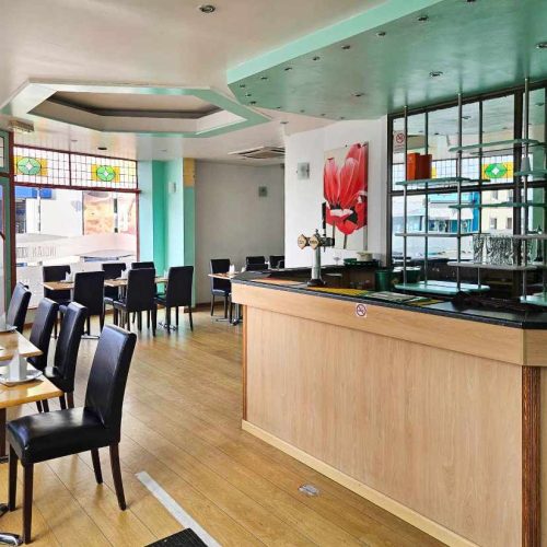 Restaurant for sale in Torquay, Devon - A fantastic corner-positioned restaurant/retail unit To Let