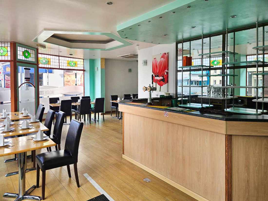A fantastic corner-positioned restaurant/retail unit To Let