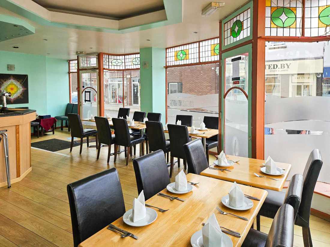 A fantastic corner-positioned restaurant/retail unit To Let