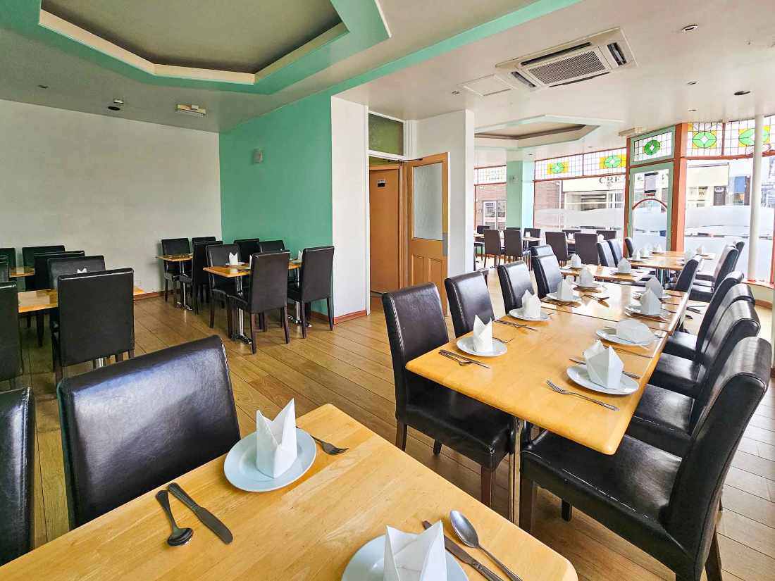 A fantastic corner-positioned restaurant/retail unit To Let