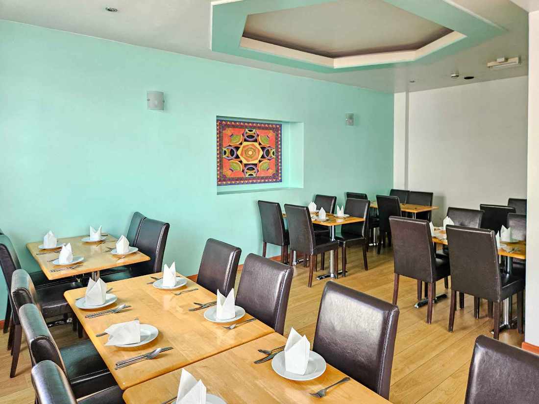 A fantastic corner-positioned restaurant/retail unit To Let
