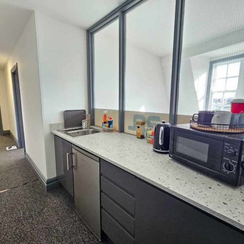 Office for sale in St Marychurch, Torquay - Top-quality serviced offices To Let in sought after location