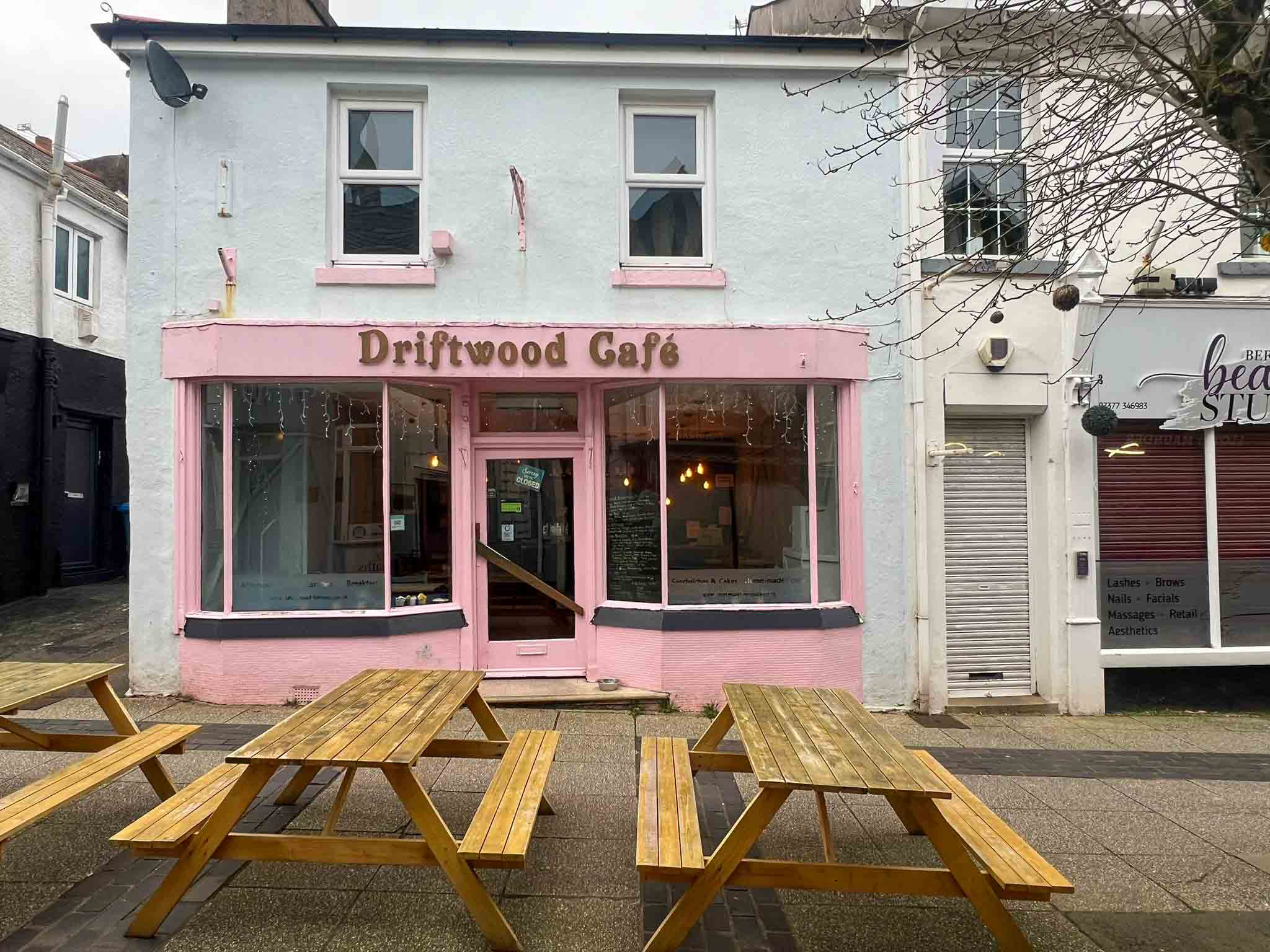 A Successful Cafe with a 2 Bed Apartment Above in St Marychurch
