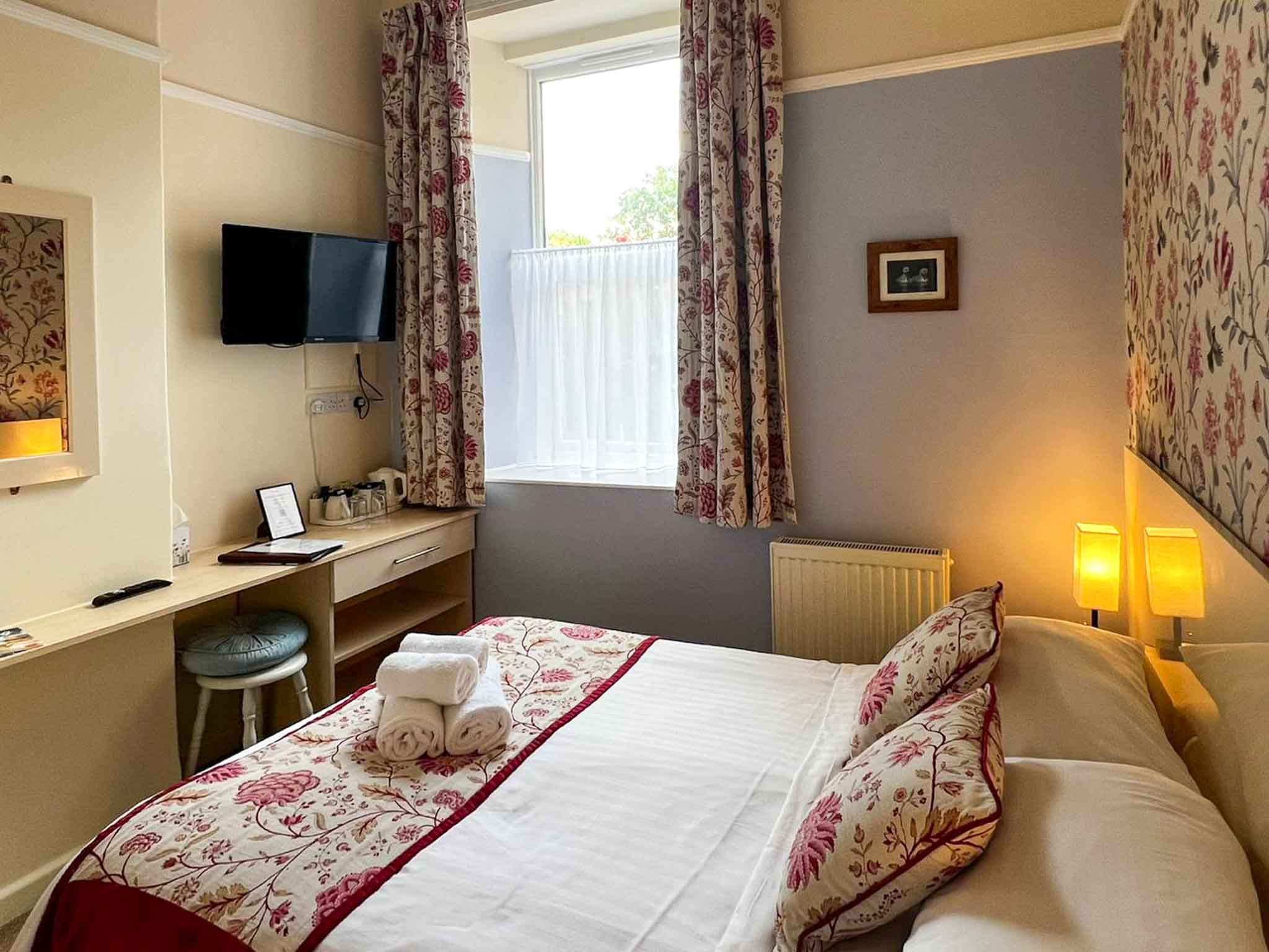 A beautifully presented 7 bedroom en-suite guest house