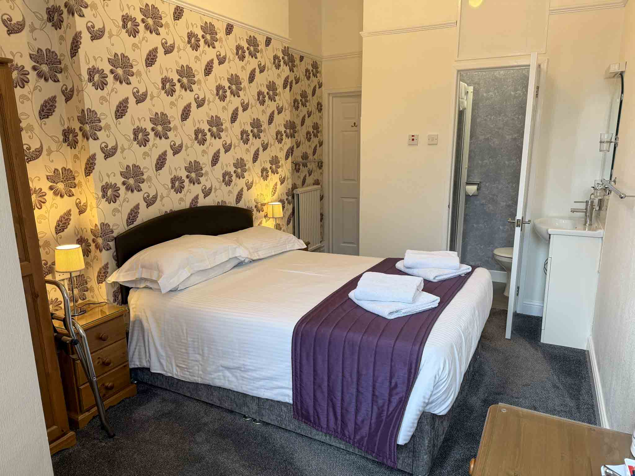 Profitable 15-Bedroom En-Suite Hotel Near Beach & Town Centre