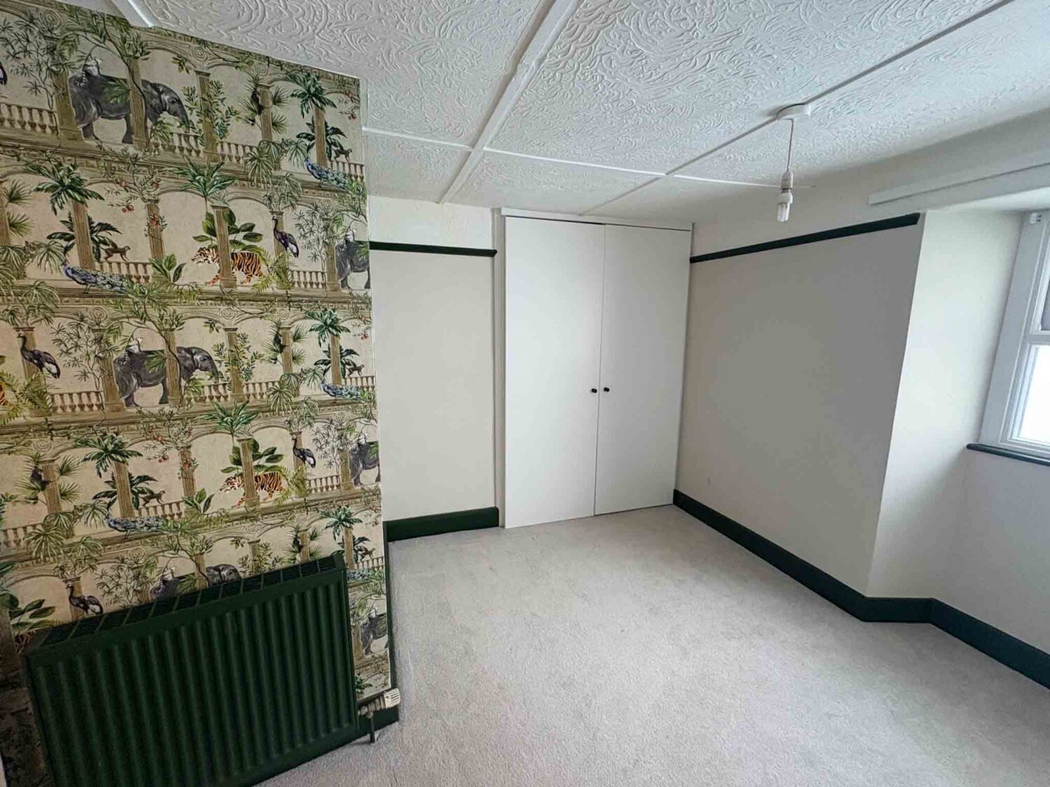 Holiday flat for sale in Torquay, Devon - A Successful Cafe with a 2 Bed Apartment Above in St Marychurch