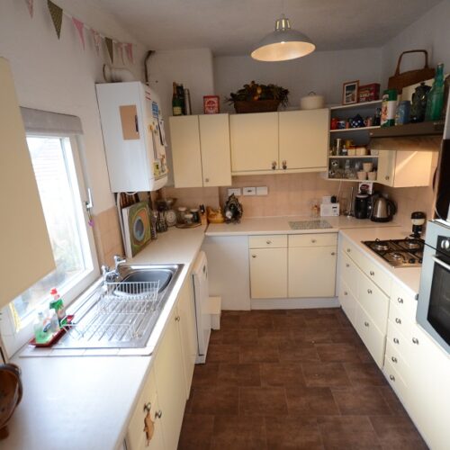 Takeaway for sale in Bishopsteignton, Devon - Established Village Store & Lifestyle Business with 2/3 Bed Flat and Estuary...