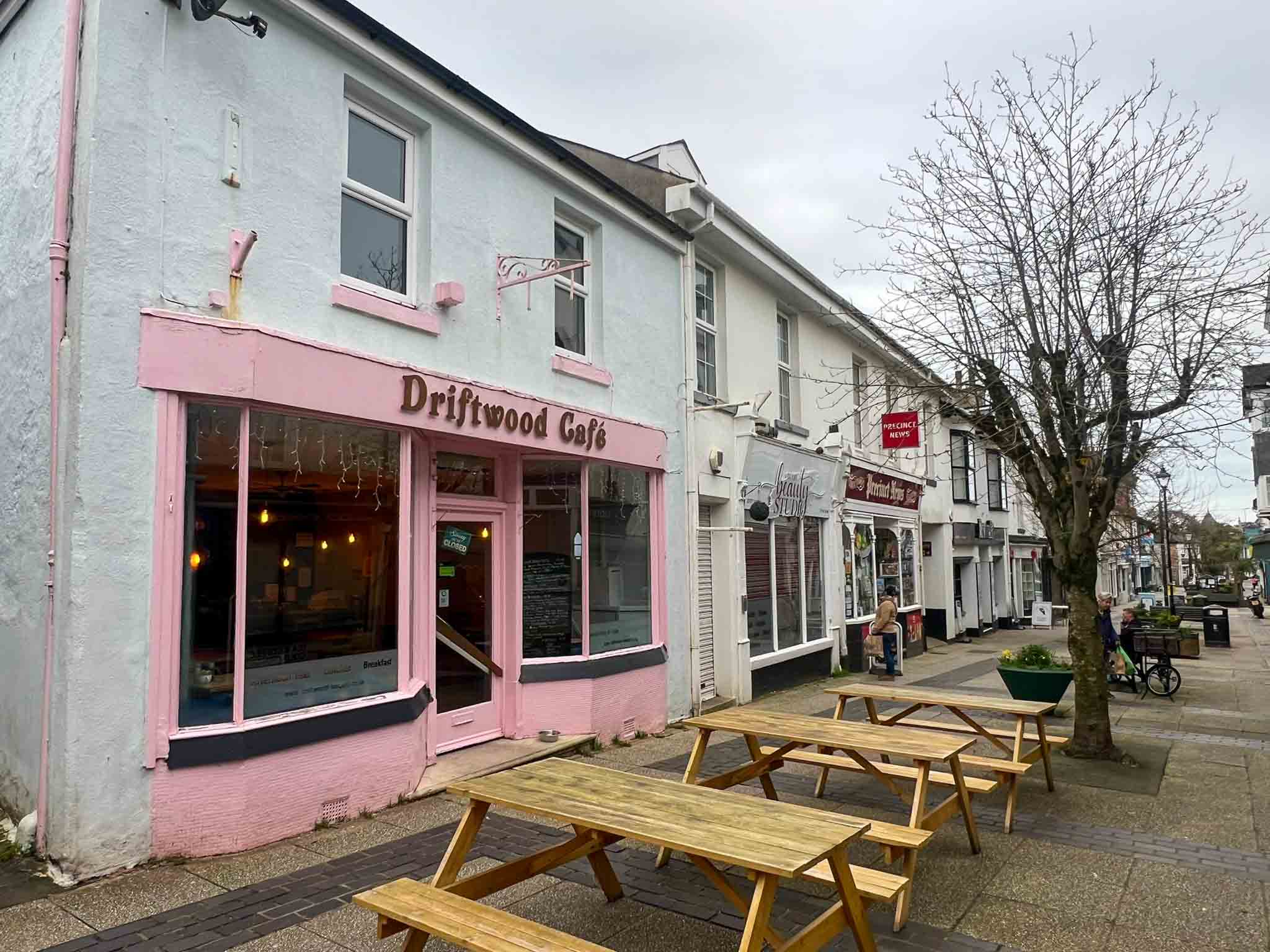 A Successful Cafe with a 2 Bed Apartment Above in St Marychurch