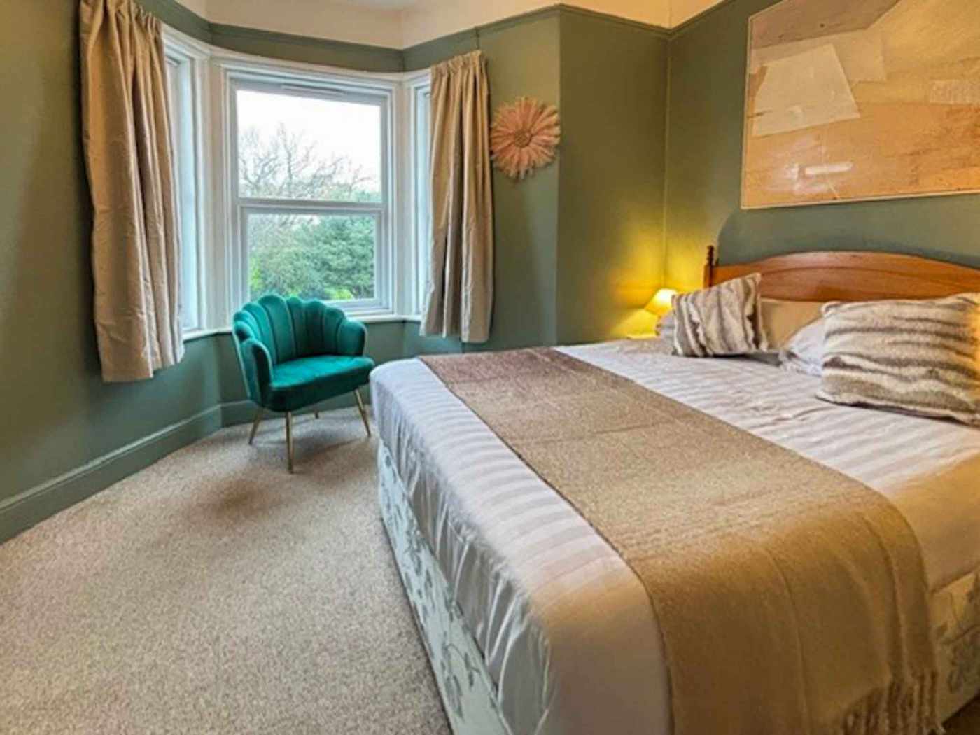 Hotel for sale in Paignton, Devon - Beautiful & Versatile Large Guest House for Sale in a Prime Location