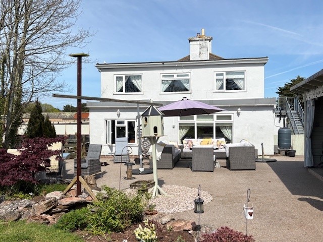 Exquisite Detached Period Guest House with Extensive Gardens and Luxury Owner’s Accommodation in a Desirable Location