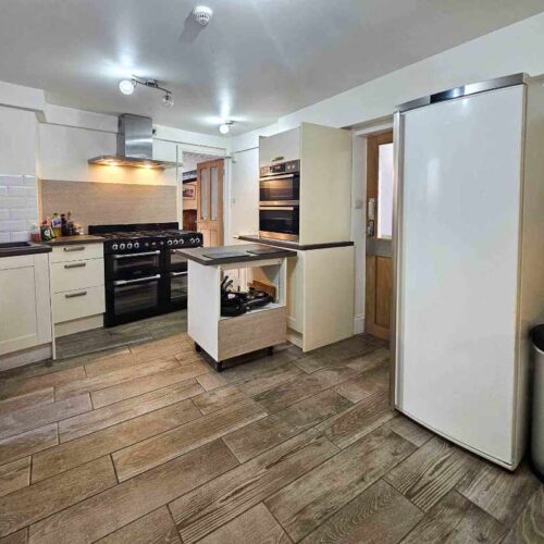 Hotel for sale in Brixham, Devon - A Charming Boutique Guest House – Prime Brixham, Devon Coastal Location