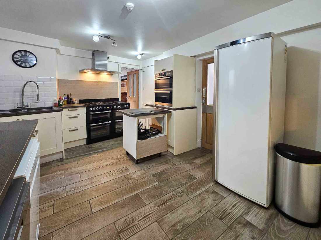 A Charming Boutique Guest House – Prime Brixham, Devon Coastal Location
