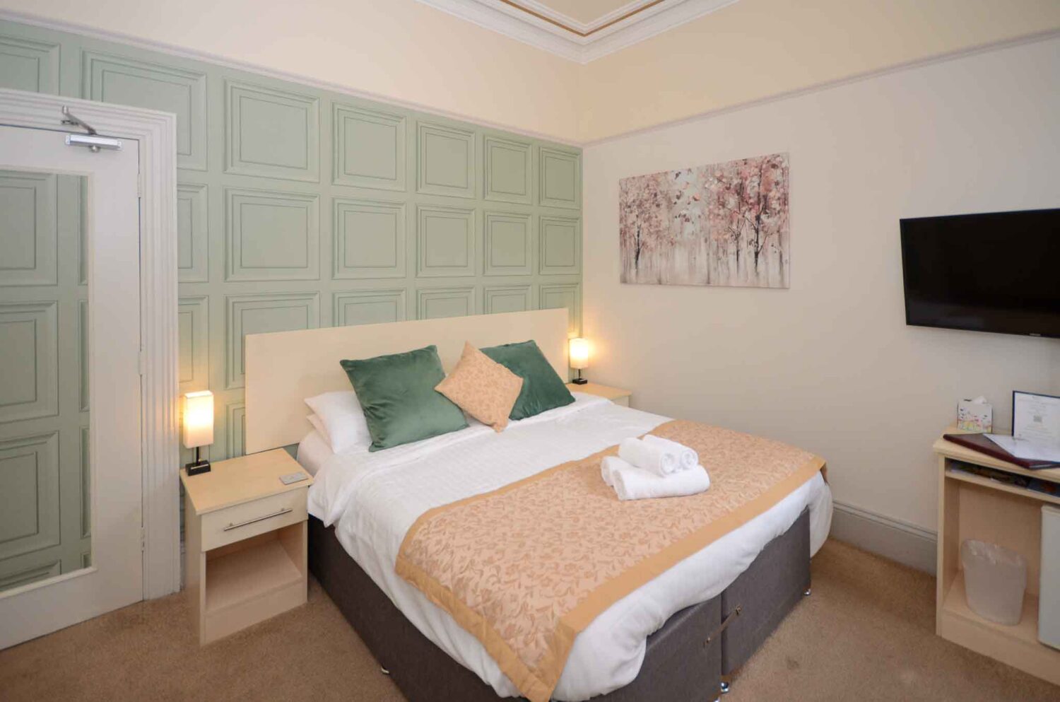 A beautifully presented 7 bedroom en-suite guest house