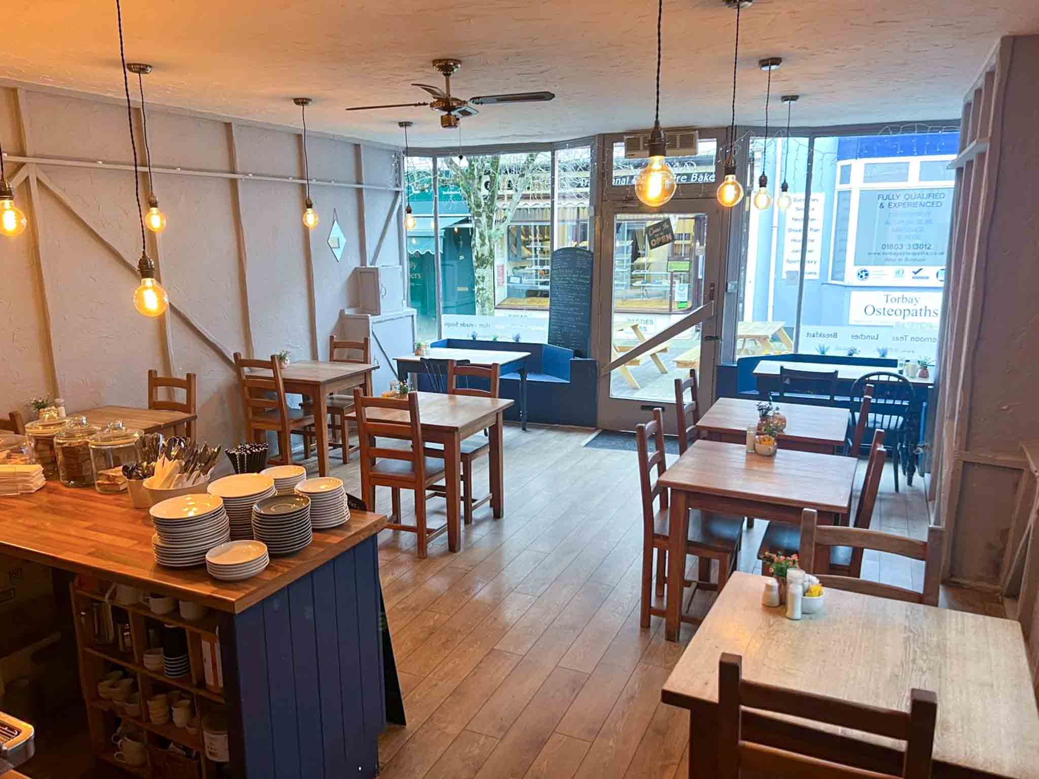 A Successful Cafe with a 2 Bed Apartment Above in St Marychurch