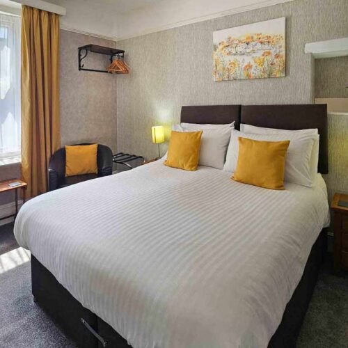 Hotel for sale in Brixham, Devon - A Charming Boutique Guest House – Prime Brixham, Devon Coastal Location