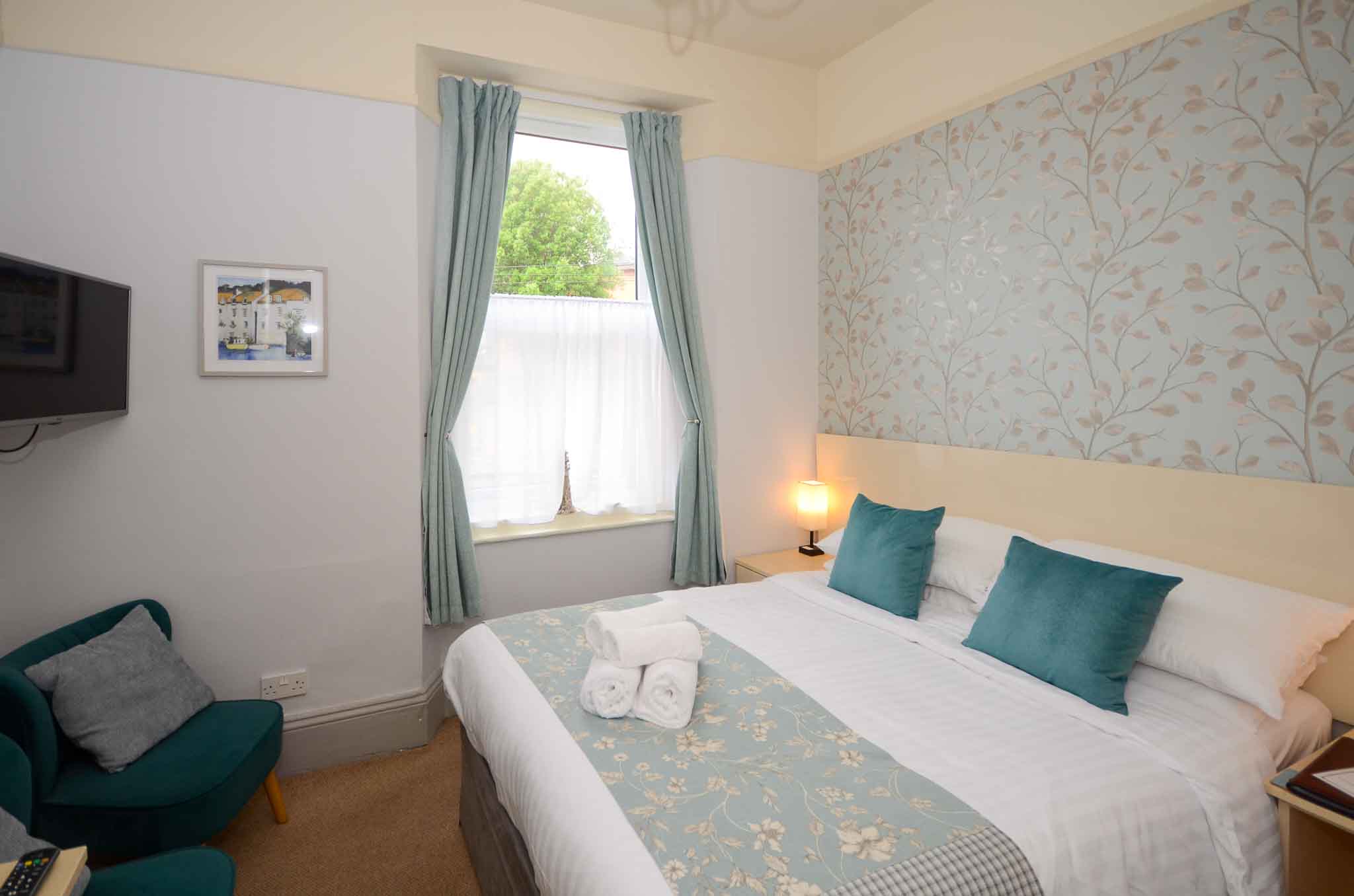 A beautifully presented 7 bedroom en-suite guest house