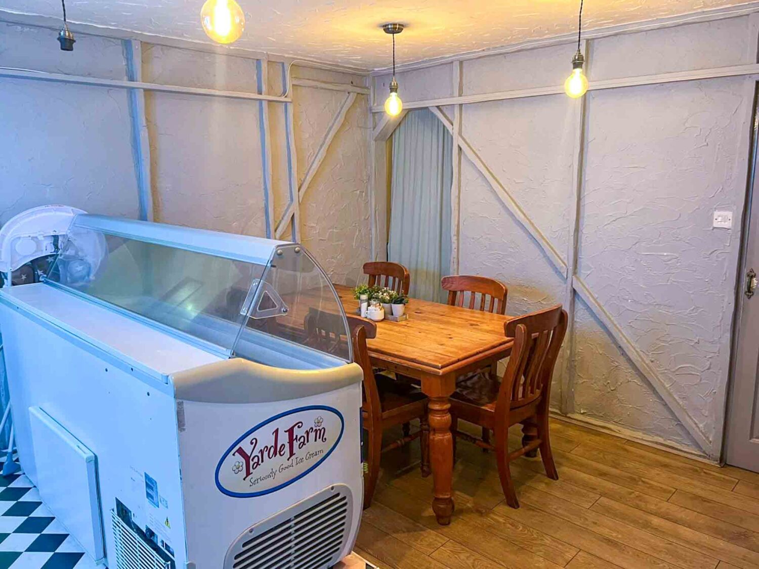 Holiday flat for sale in Torquay, Devon - A Successful Cafe with a 2 Bed Apartment Above in St Marychurch