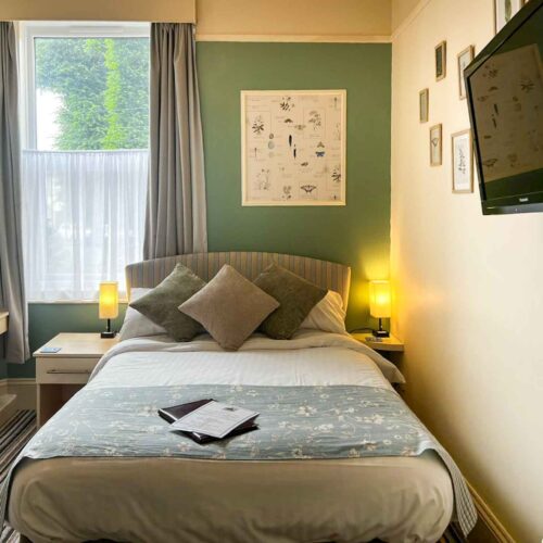 A beautifully presented 7 bedroom en-suite guest house