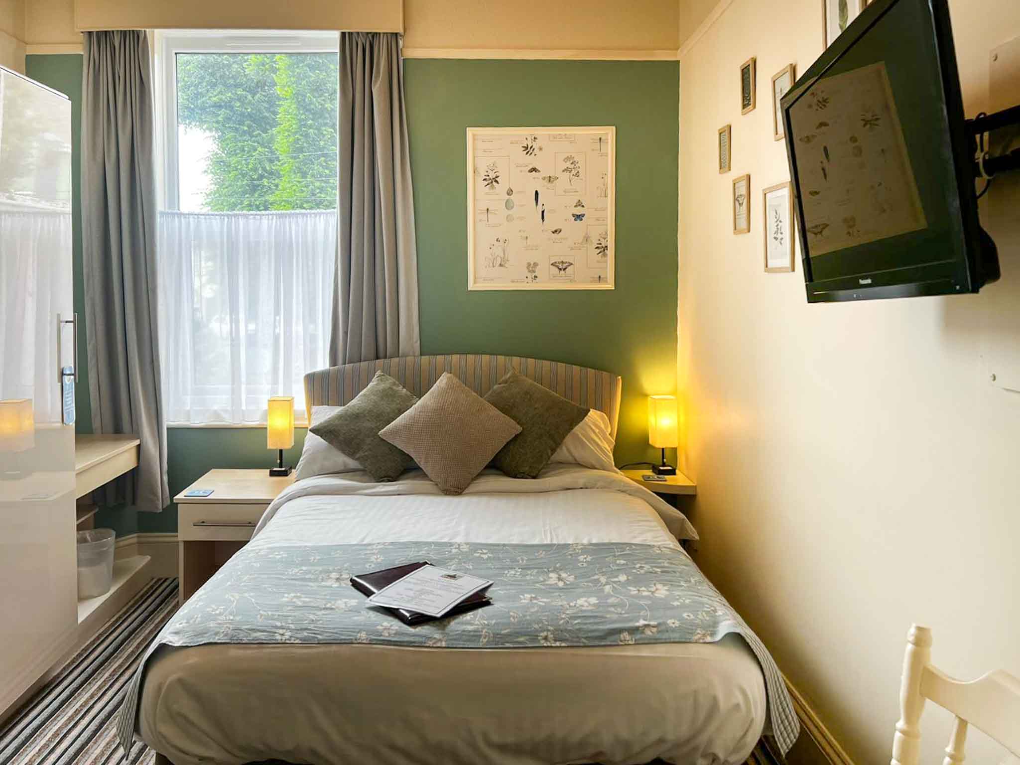 A beautifully presented 7 bedroom en-suite guest house