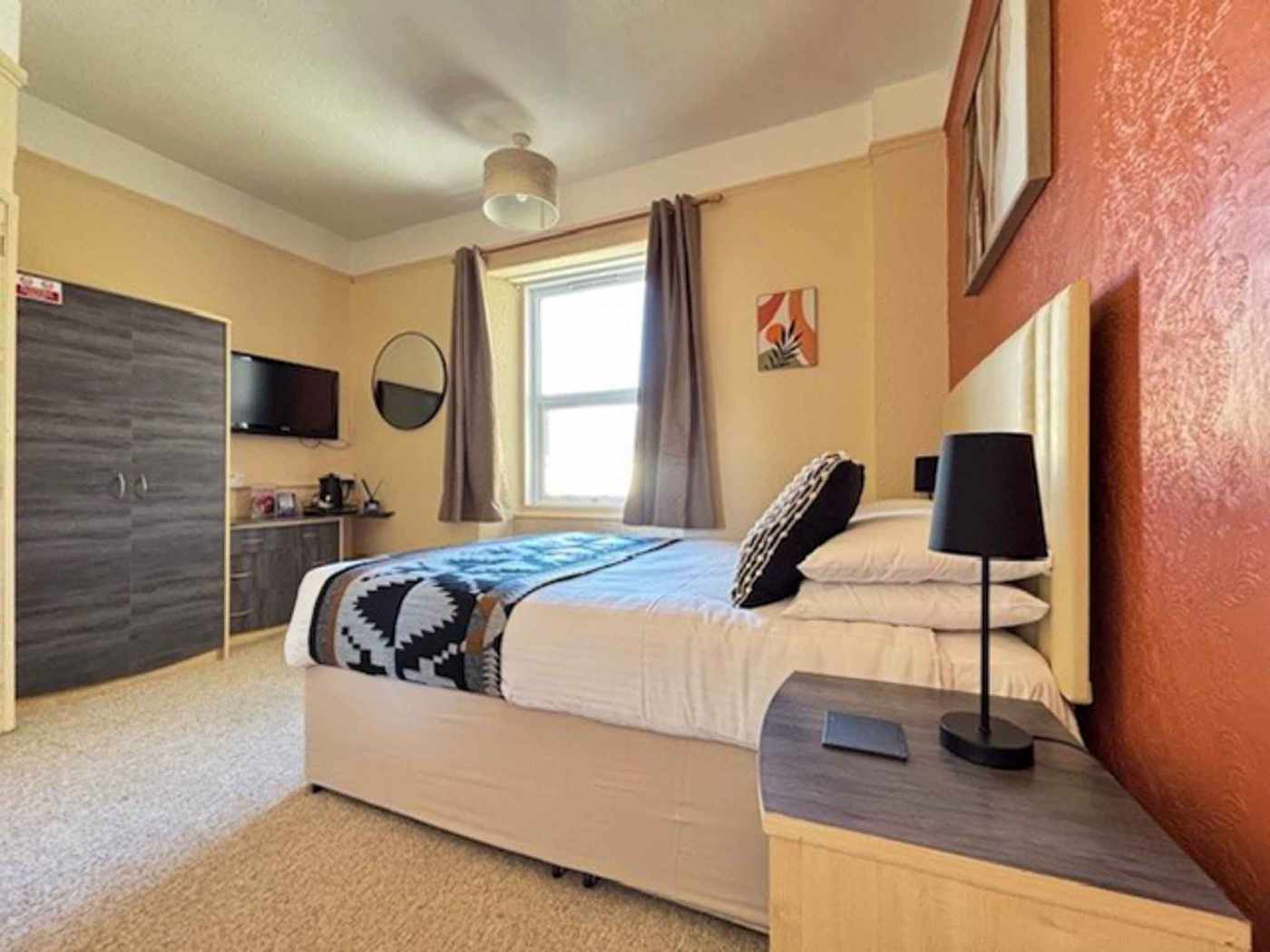 Hotel for sale in Paignton, Devon - Beautiful & Versatile Large Guest House for Sale in a Prime Location