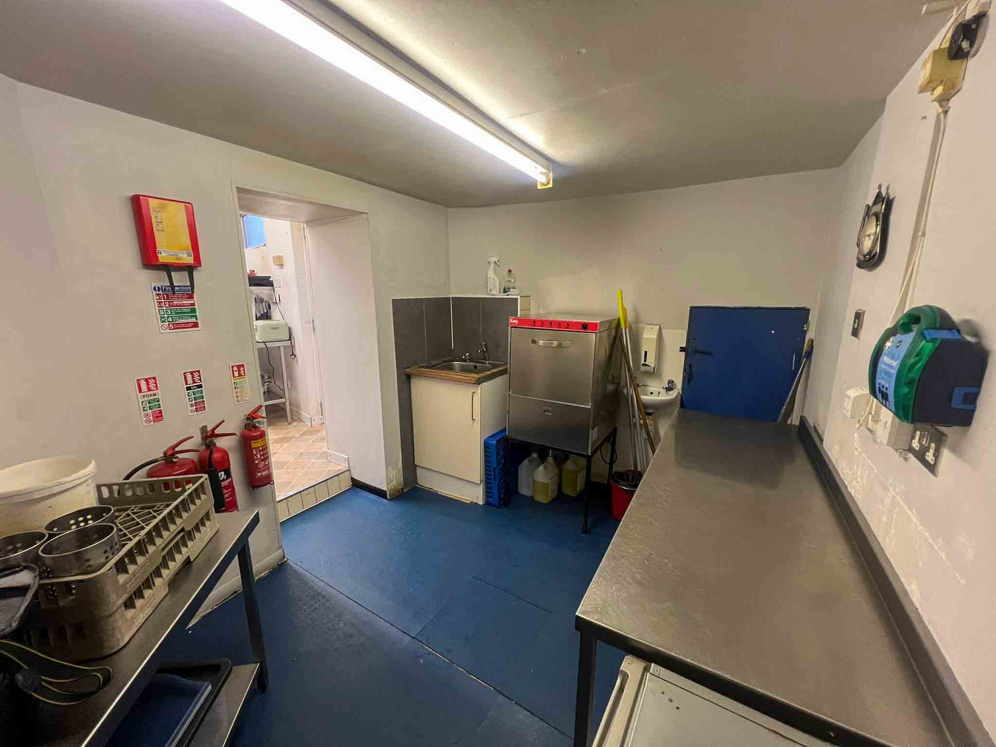 A Successful Cafe with a 2 Bed Apartment Above in St Marychurch