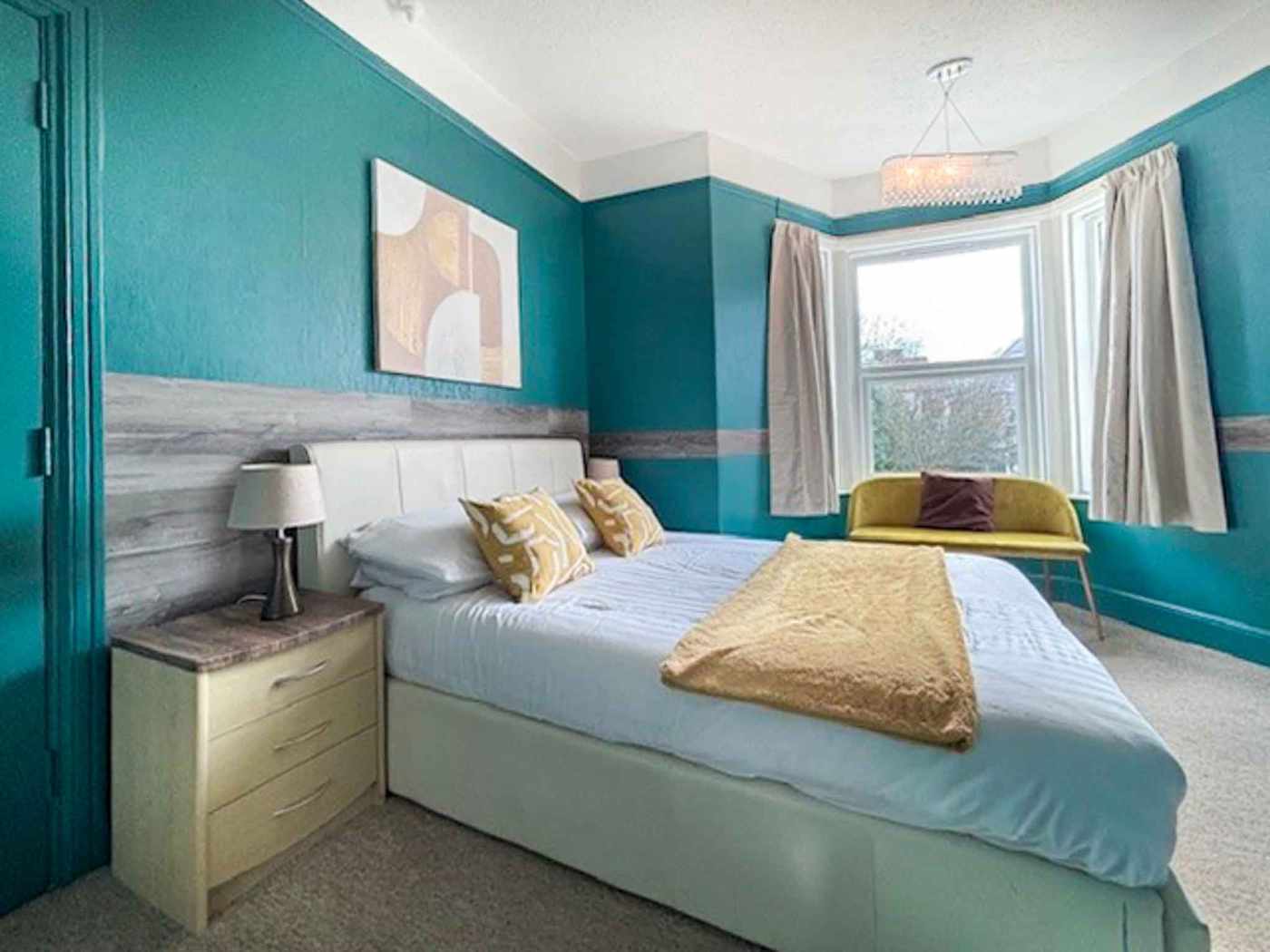 Hotel for sale in Paignton, Devon - Beautiful & Versatile Large Guest House for Sale in a Prime Location