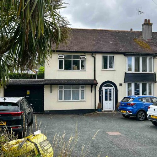 Substantial Family Home with Flats, Bungalow & Income Potential
