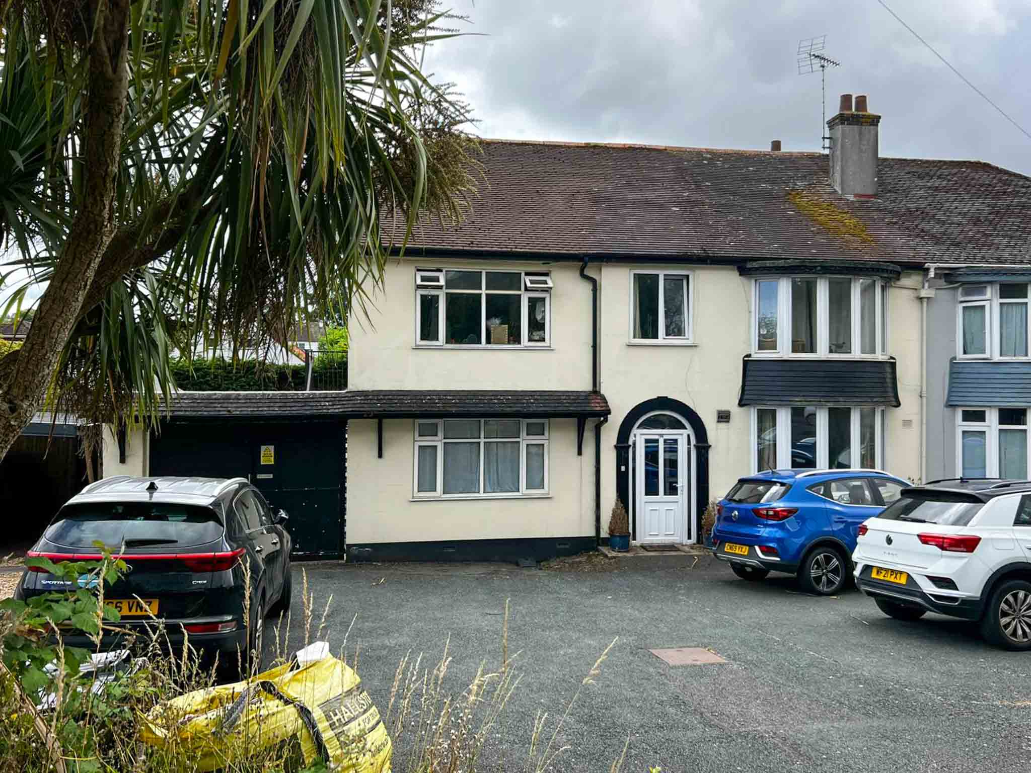 Substantial Family Home with Flats, Bungalow & Income Potential