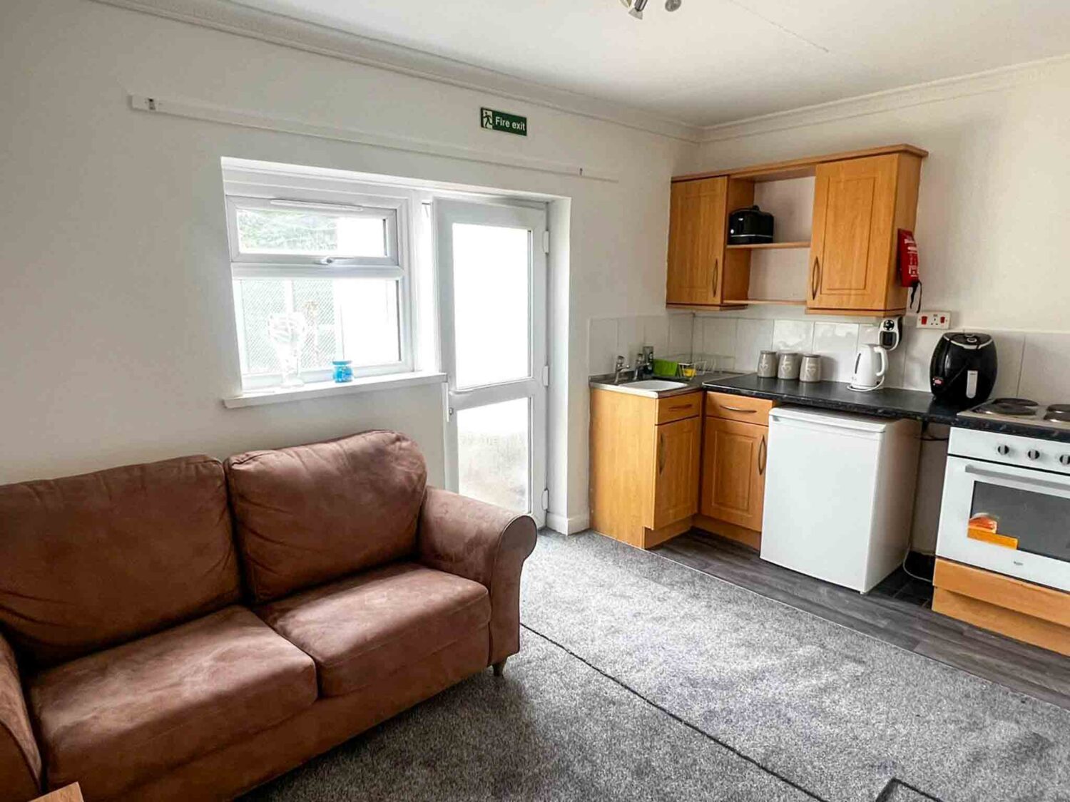Substantial Family Home with Flats, Bungalow & Income Potential