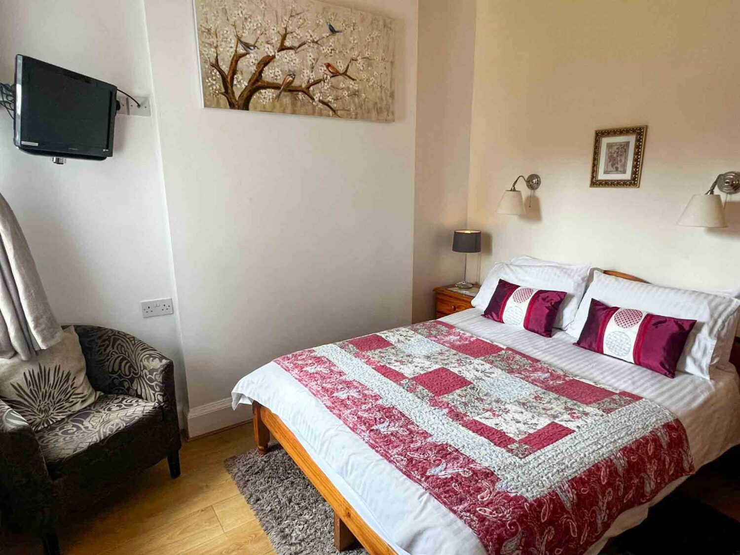 Thriving 9 En-Suite Guest House Near Torquay Marina