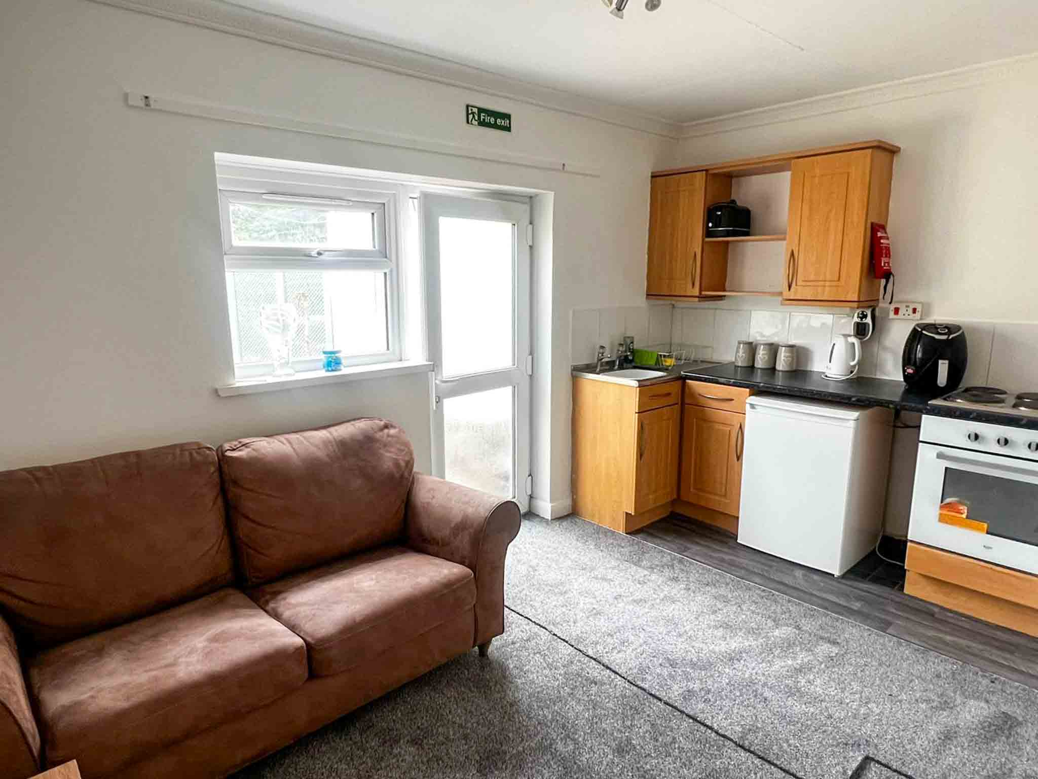 Substantial Family Home with Flats, Bungalow & Income Potential