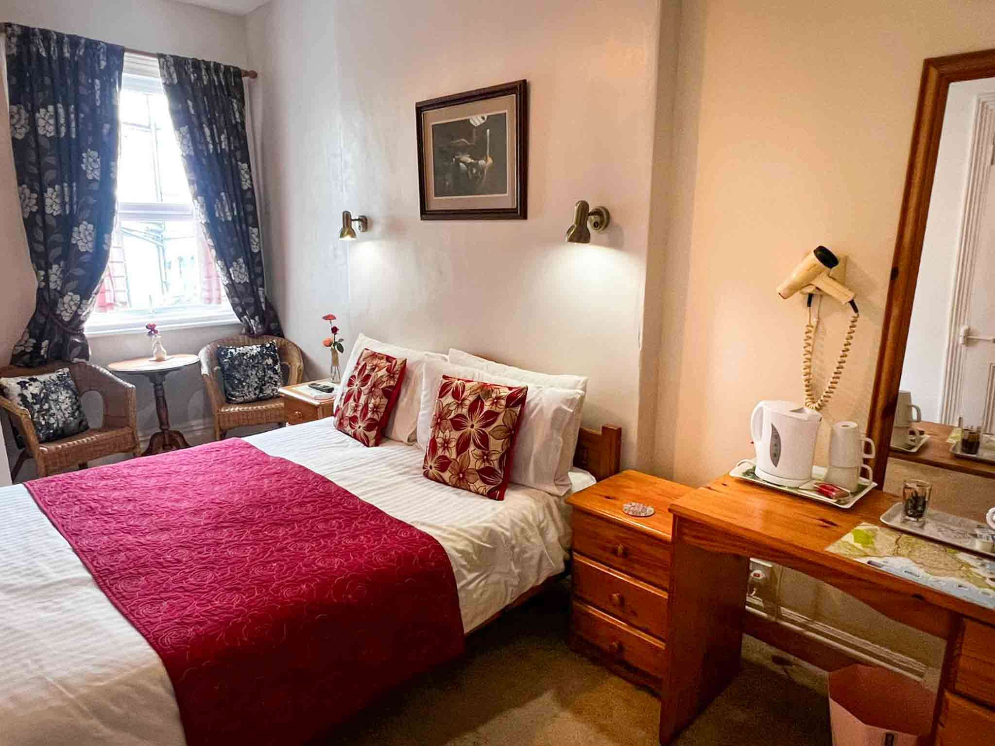 Thriving 9 En-Suite Guest House Near Torquay Marina