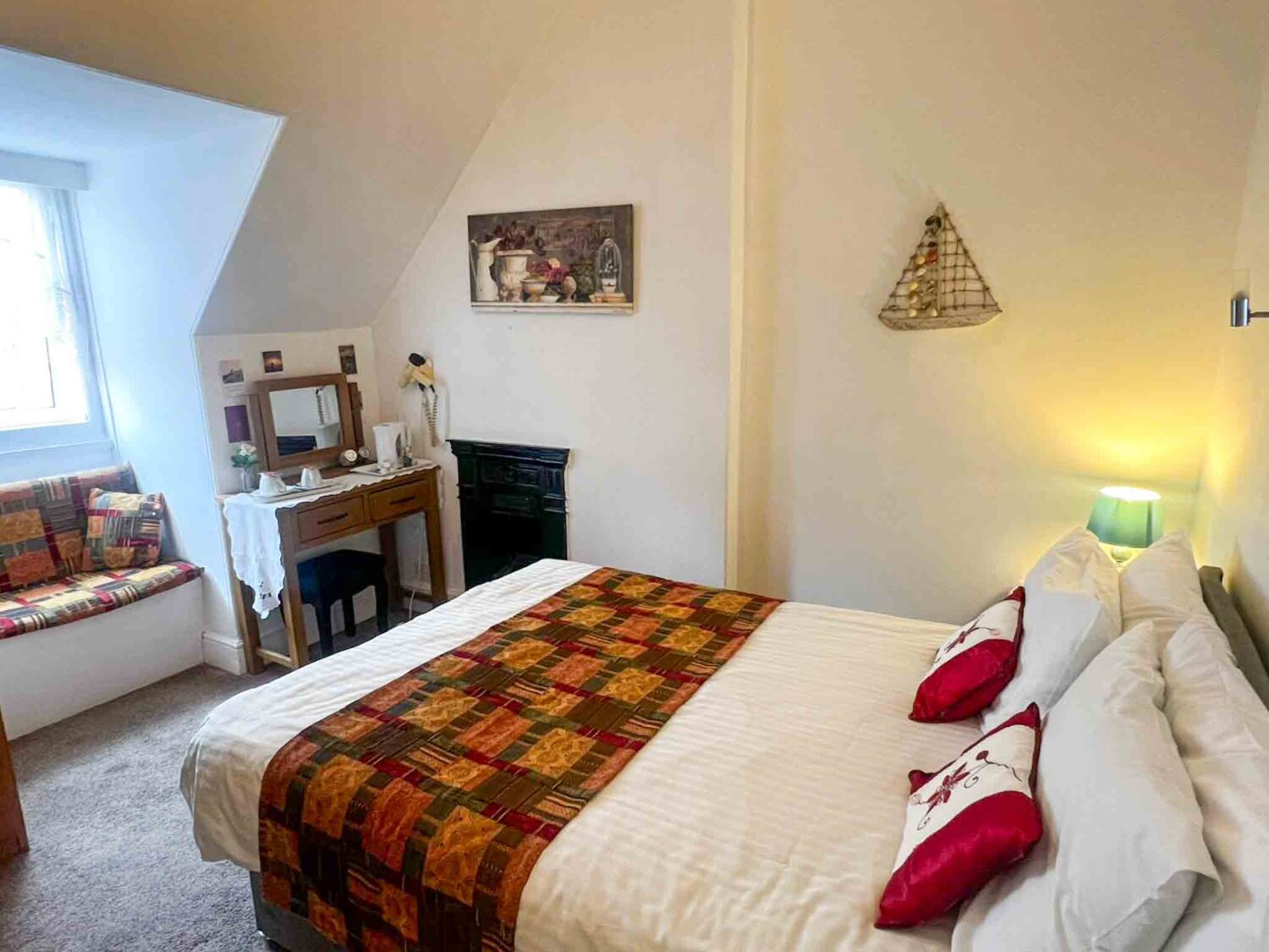 Thriving 9 En-Suite Guest House Near Torquay Marina