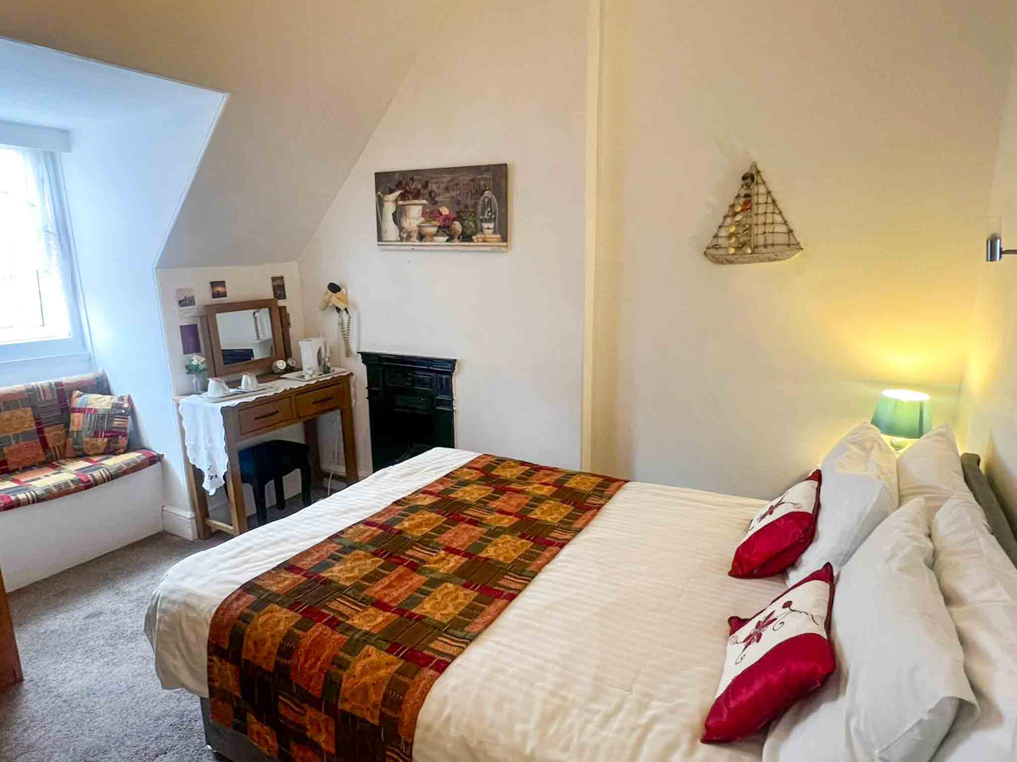 Thriving 9 En-Suite Guest House Near Torquay Marina