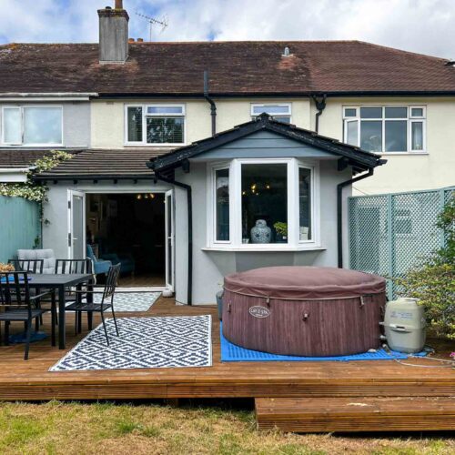 Substantial Family Home with Flats, Bungalow & Income Potential