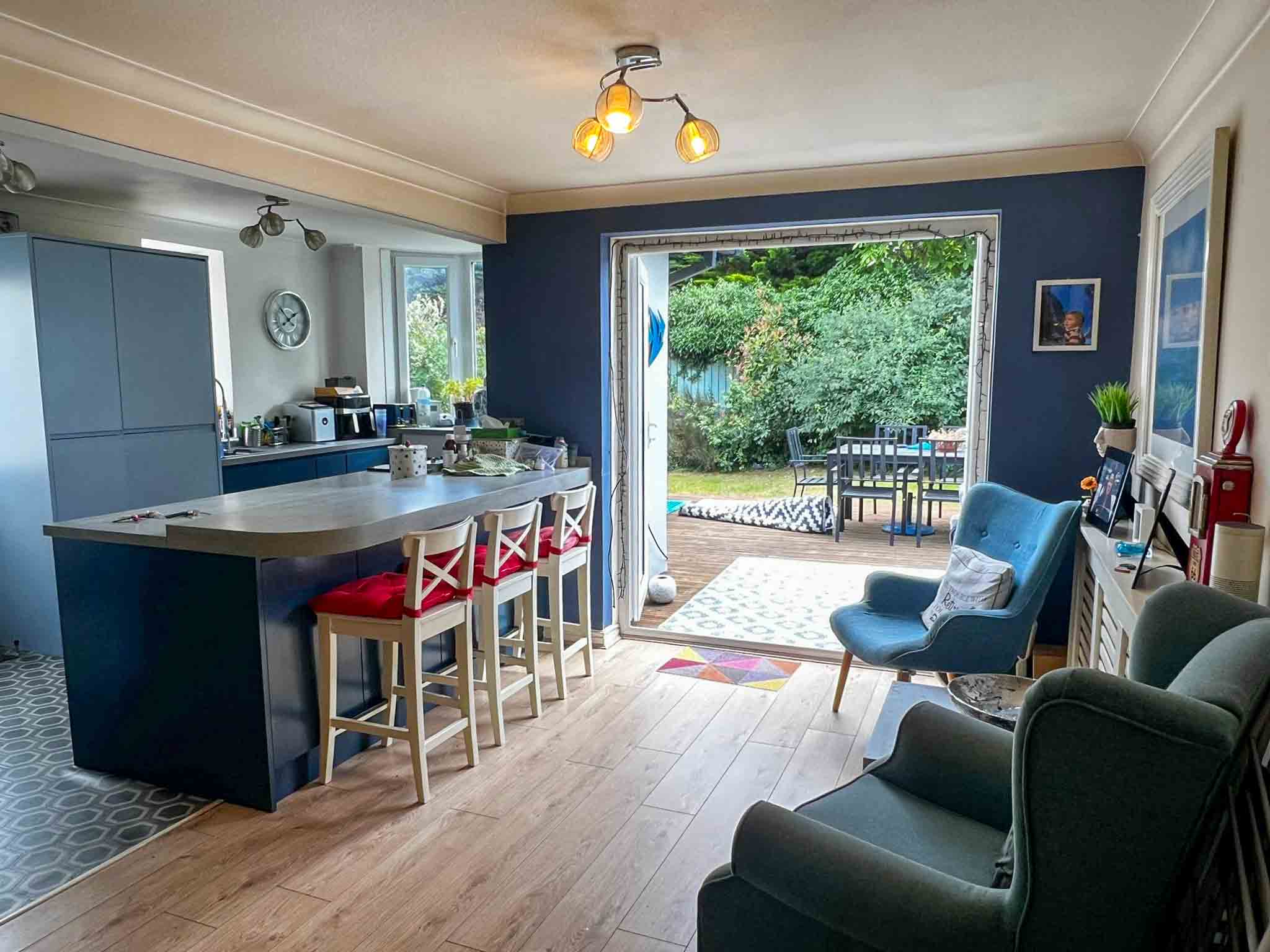 Substantial Family Home with Flats, Bungalow & Income Potential