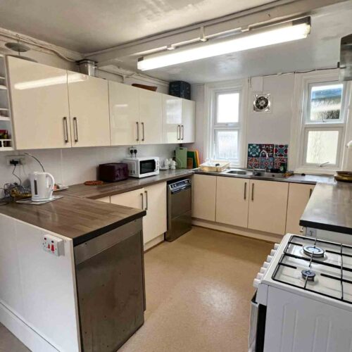 Thriving 9 En-Suite Guest House Near Torquay Marina
