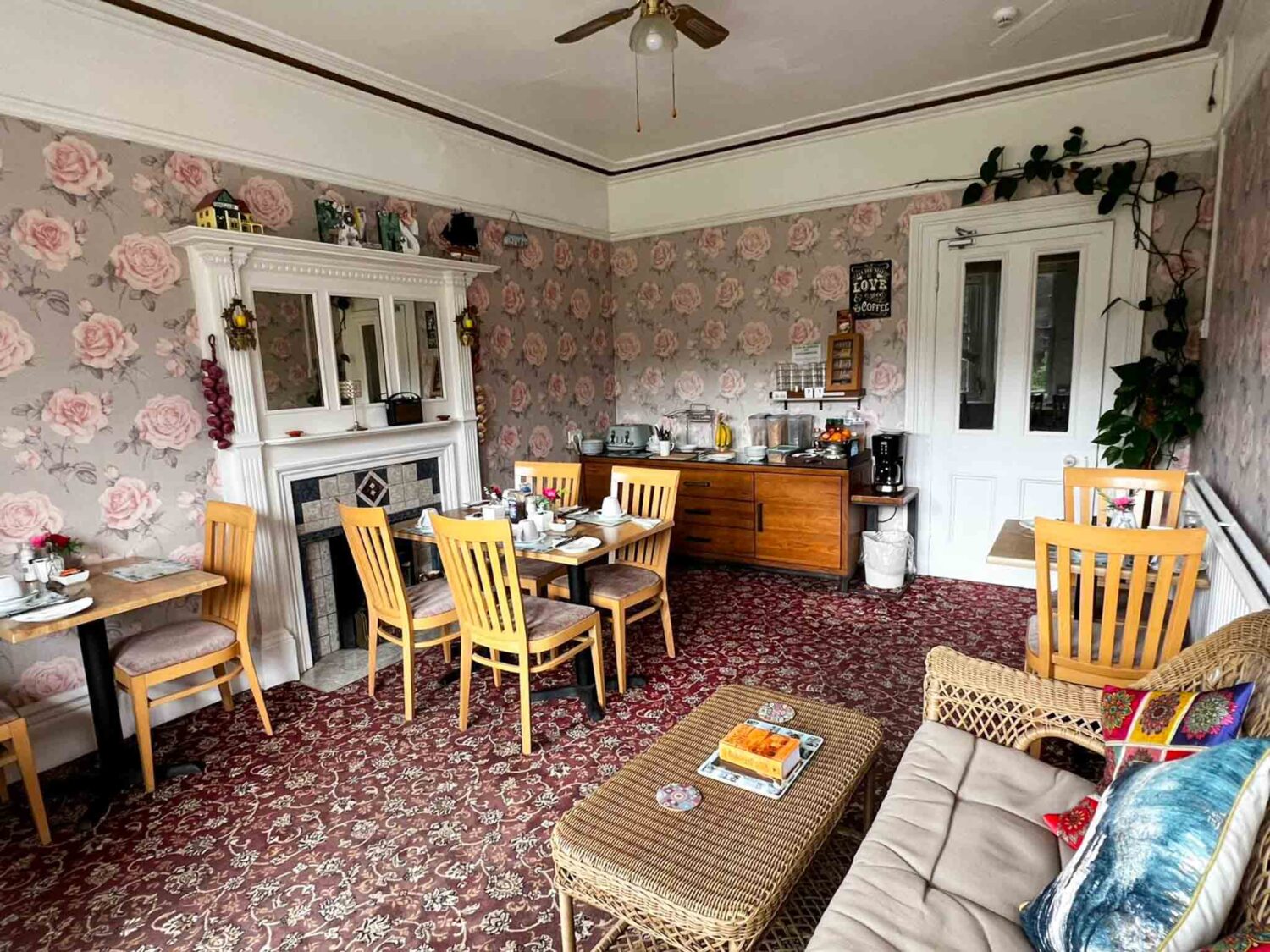 Thriving 9 En-Suite Guest House Near Torquay Marina