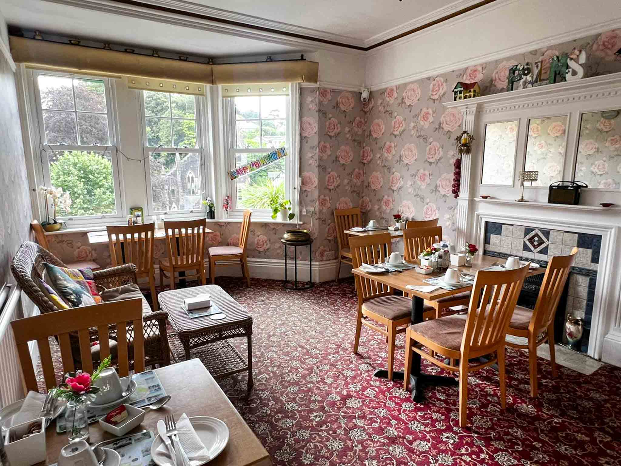 Thriving 9 En-Suite Guest House Near Torquay Marina