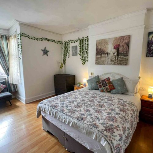 Thriving 9 En-Suite Guest House Near Torquay Marina