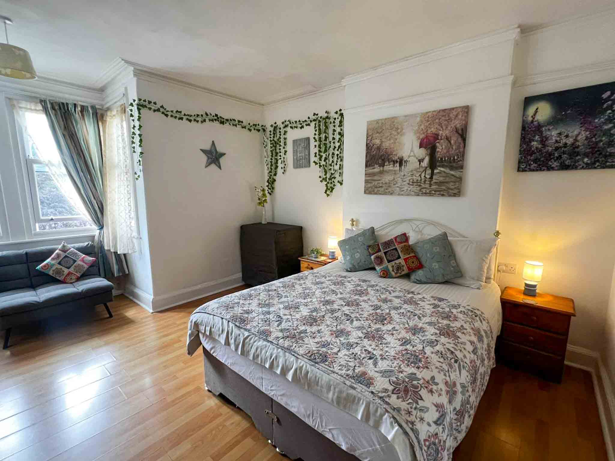 Thriving 9 En-Suite Guest House Near Torquay Marina