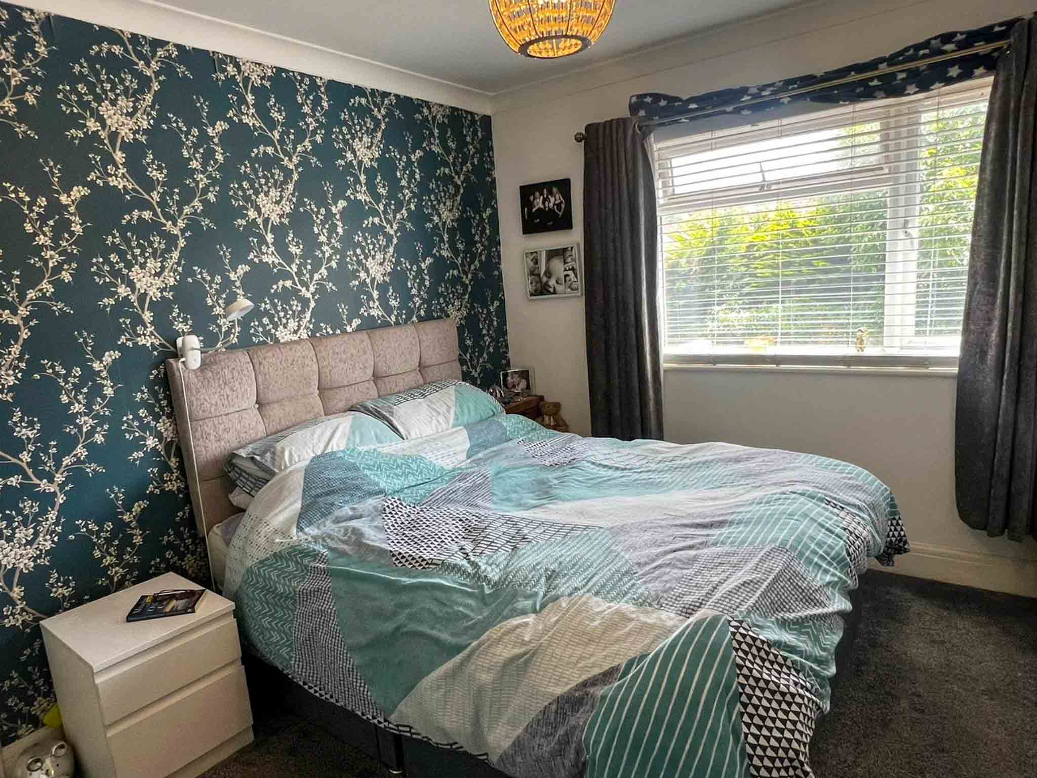 Substantial Family Home with Flats, Bungalow & Income Potential